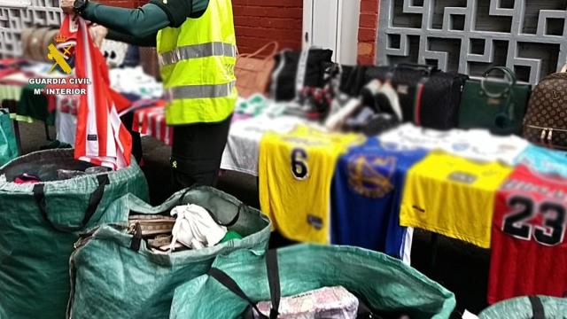 Imagen de la anterior incautación de ropa falsificada en Durango