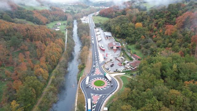 Rotonda en la N-121 junto a la ITV en Doneztebe. Foto: Gobierno de Navarra