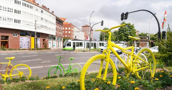 Gasteiz viste sus rotondas para recibir al Tour de Francia. Fotos: Ayuntamiento de Gasteiz