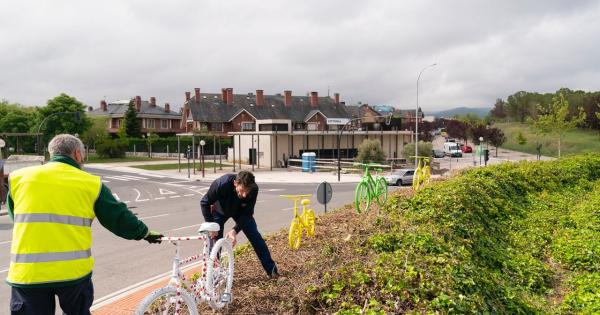 Gasteiz viste sus rotondas para recibir al Tour de Francia. Fotos: Ayuntamiento de Gasteiz