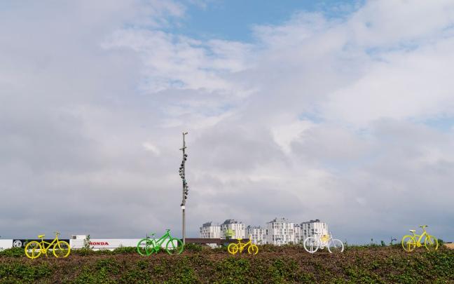 Gasteiz viste sus rotondas para recibir al Tour de Francia. Fotos: Ayuntamiento de Gasteiz