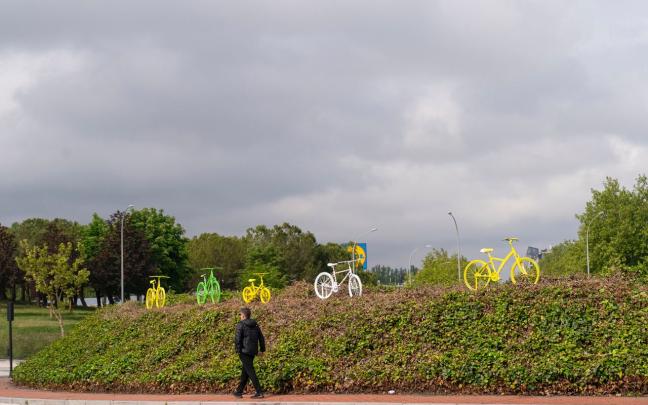 Gasteiz viste sus rotondas para recibir al Tour de Francia. Fotos: Ayuntamiento de Gasteiz