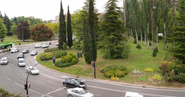 Gasteiz viste sus rotondas para recibir al Tour de Francia. Fotos: Ayuntamiento de Gasteiz