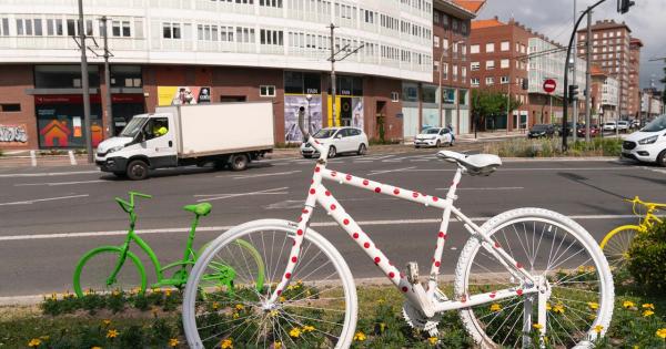Gasteiz viste sus rotondas para recibir al Tour de Francia. Fotos: Ayuntamiento de Gasteiz
