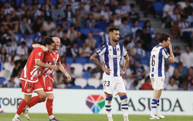 La Real se juega tres puntos importantes contra el Rayo. JAVI COLMENERO