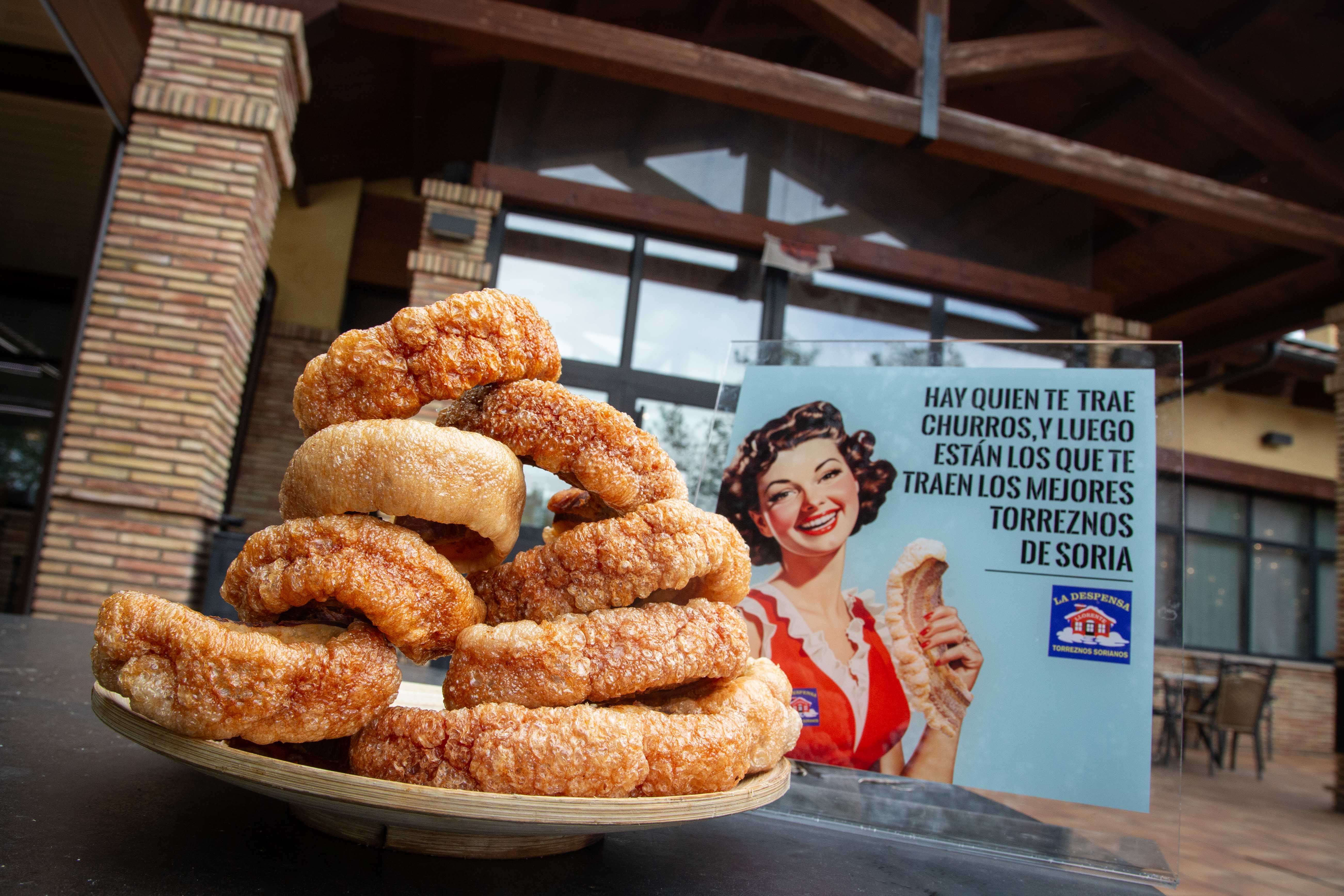 El Torrezno se ha convertido en una seña de identidad local tan fuerte que muchos locales, haciendo gala del humor soriano, lo reivindican como el mejor desayuno o almuerzo posible