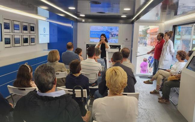 En el tráiler de la Ruta enfermera se imparten charlas gratuitas sobre salud En el tráiler de la Ruta enfermera se imparten charlas gratuitas sobre salud