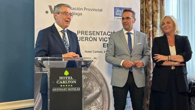 De izq. a dcha: José Francisco Salado (Pdte. de la Dip. de Málaga, Antonio José Martin (Concejal de turismo de Rincón de la Victoria) y Leonor García-Agua (Dra. de Sabor a Málaga)