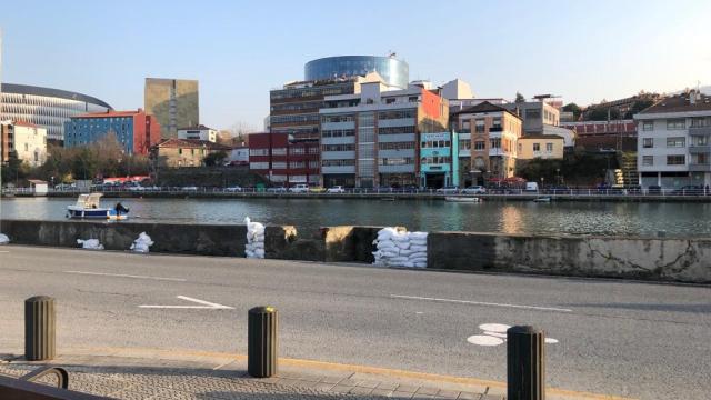 Sacos en la ría de Bilbao