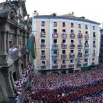 Salida de los gaiteros tras el lanzamiento del Chupinazo del año pasado. Redacción DNN