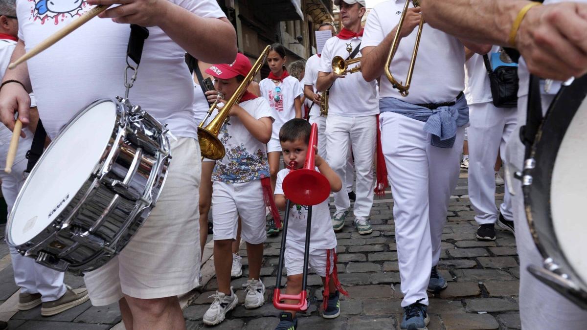 Txarangas, txistularis y batucadas callejeras Iban Aguinaga