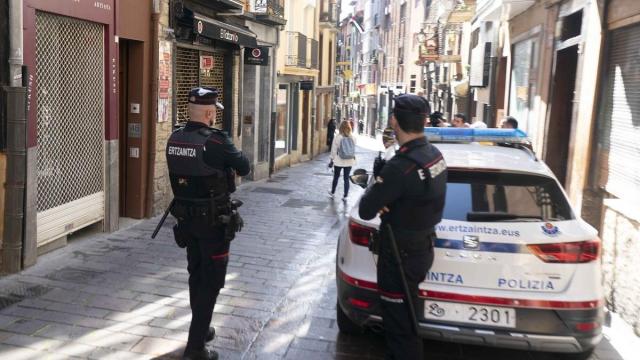 Agentes de la Ertzaintza en San Francisco / DEIA - Alex Larretxi