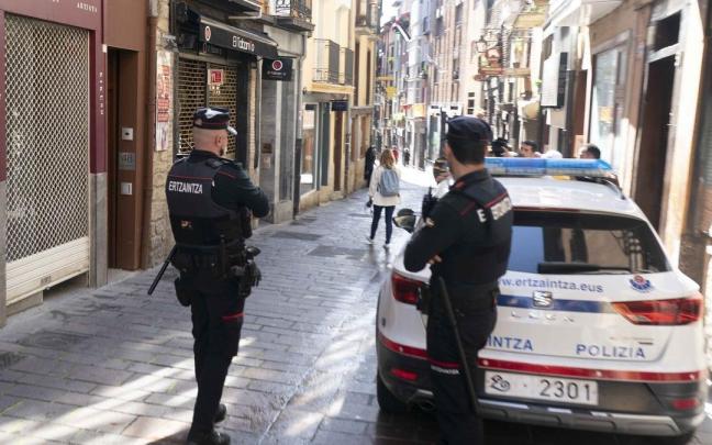 Agentes de la Ertzaintza en San Francisco / DEIA - Alex Larretxi