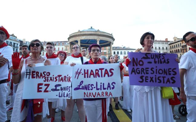 Concentración en San Fermín bajo el lema "No a las agresiones sexistas" / Noticias de Navarra. 