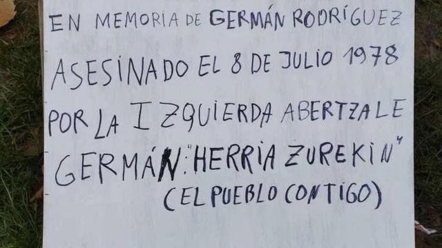 Imagen del escrito a mano que vandaliza la placa original. Sanfermines78Gogoan