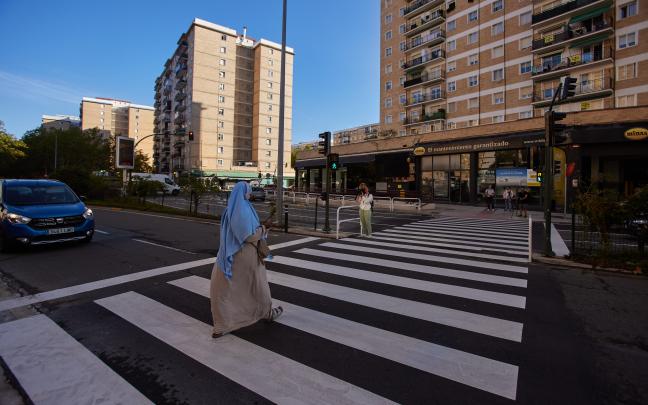 Aspecto de los nuevos pasos de peatones en el entorno de la rotonda de San Jorge. Fotos: Ayuntamiento de Pamplona