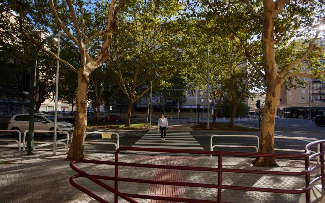 Aspecto de los nuevos pasos de peatones en el entorno de la rotonda de San Jorge. Fotos: Ayuntamiento de Pamplona