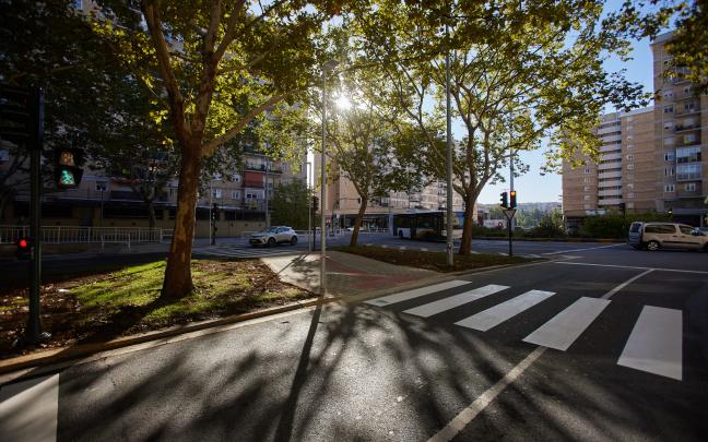 Aspecto de los nuevos pasos de peatones en el entorno de la rotonda de San Jorge. Fotos: Ayuntamiento de Pamplona