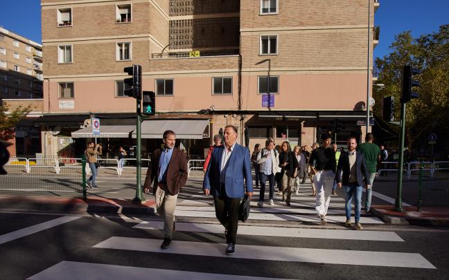 Aspecto de los nuevos pasos de peatones en el entorno de la rotonda de San Jorge. Fotos: Ayuntamiento de Pamplona