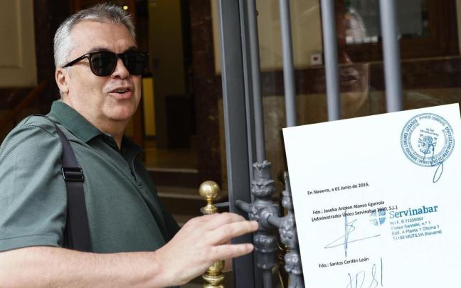 Santos Cerdán entra a su domicilio en Madrid. NOTICIAS DE NAVARRA Santos Cerdán entra a su domicilio en Madrid. NOTICIAS DE NAVARRA