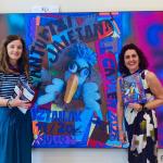 Itziar Carrocera, concejal de Cultura y Euskera, y Karmele Tubilla, alcaldesa, posan junto al cartel de las fiestas de El Carmen de este año en Santurtzi