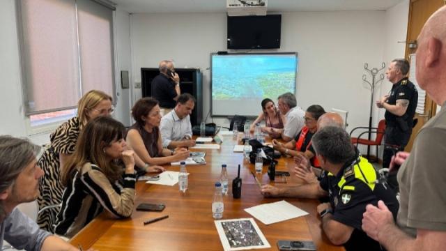 Reunido el gabinete de crisis tras el incendio acaecido este mediodía en la fabrica LEA de Gasteiz Reunido el gabinete de crisis tras el incendio acaecido este mediodía en la fabrica LEA de Gasteiz