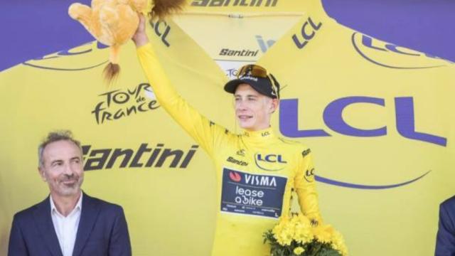 Vingegaard con el mallot amarillo en la primera etapa de esta edición. TOUR DE FRANCIA