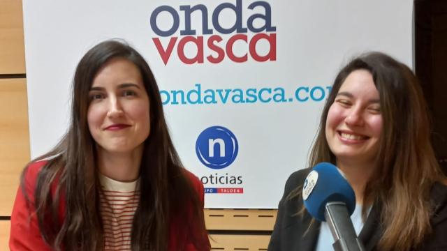 Silvia Núñez, abogada especialista en Segunda Oportunidad, a la derecha de la imagen