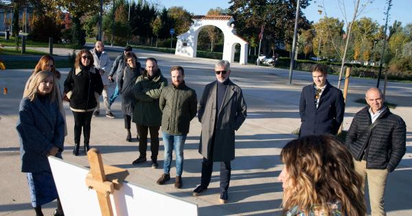Los miembros del Consejo de Gerencia de Urbanismo y de la Comisión de Urbanismo del Ayuntamiento de Pamplona visitan el parque de Aranzadi. Foto: Ayuntamiento de Pamplona