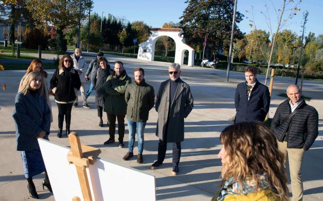 Los miembros del Consejo de Gerencia de Urbanismo y de la Comisión de Urbanismo del Ayuntamiento de Pamplona visitan el parque de Aranzadi. Foto: Ayuntamiento de Pamplona