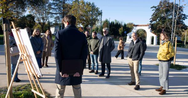 Los miembros del Consejo de Gerencia de Urbanismo y de la Comisión de Urbanismo del Ayuntamiento de Pamplona visitan el parque de Aranzadi. Foto: Ayuntamiento de Pamplona