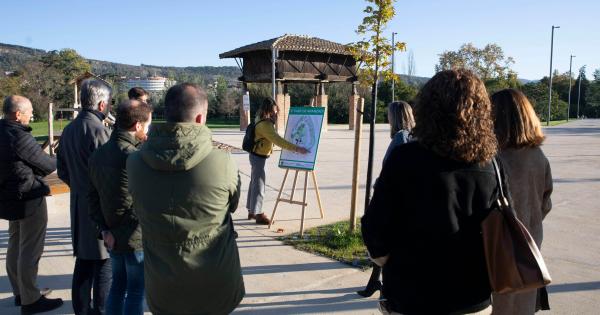 Los miembros del Consejo de Gerencia de Urbanismo y de la Comisión de Urbanismo del Ayuntamiento de Pamplona visitan el parque de Aranzadi. Foto: Ayuntamiento de Pamplona
