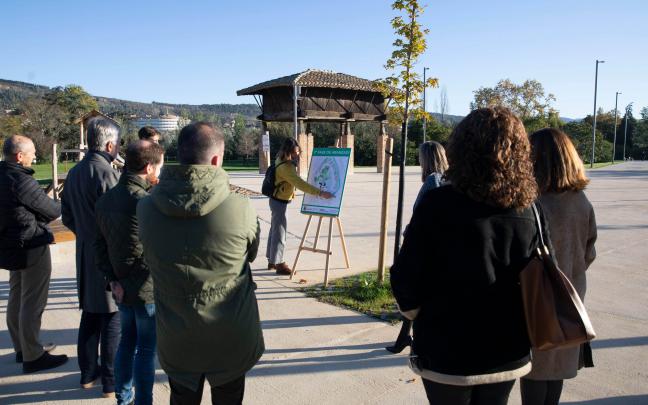 Los miembros del Consejo de Gerencia de Urbanismo y de la Comisión de Urbanismo del Ayuntamiento de Pamplona visitan el parque de Aranzadi. Foto: Ayuntamiento de Pamplona