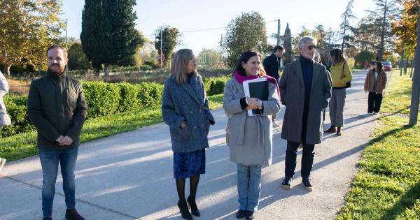 Los miembros del Consejo de Gerencia de Urbanismo y de la Comisión de Urbanismo del Ayuntamiento de Pamplona visitan el parque de Aranzadi. Foto: Ayuntamiento de Pamplona