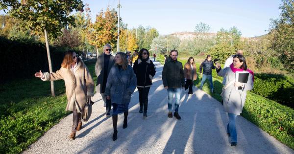 Los miembros del Consejo de Gerencia de Urbanismo y de la Comisión de Urbanismo del Ayuntamiento de Pamplona visitan el parque de Aranzadi. Foto: Ayuntamiento de Pamplona