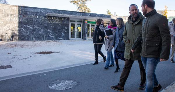 Los miembros del Consejo de Gerencia de Urbanismo y de la Comisión de Urbanismo del Ayuntamiento de Pamplona visitan el parque de Aranzadi. Foto: Ayuntamiento de Pamplona