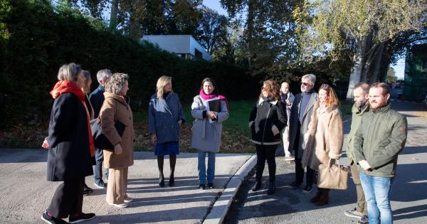 Los miembros del Consejo de Gerencia de Urbanismo y de la Comisión de Urbanismo del Ayuntamiento de Pamplona visitan el parque de Aranzadi. Foto: Ayuntamiento de Pamplona