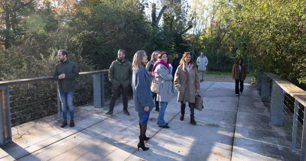 Los miembros del Consejo de Gerencia de Urbanismo y de la Comisión de Urbanismo del Ayuntamiento de Pamplona visitan el parque de Aranzadi. Foto: Ayuntamiento de Pamplona