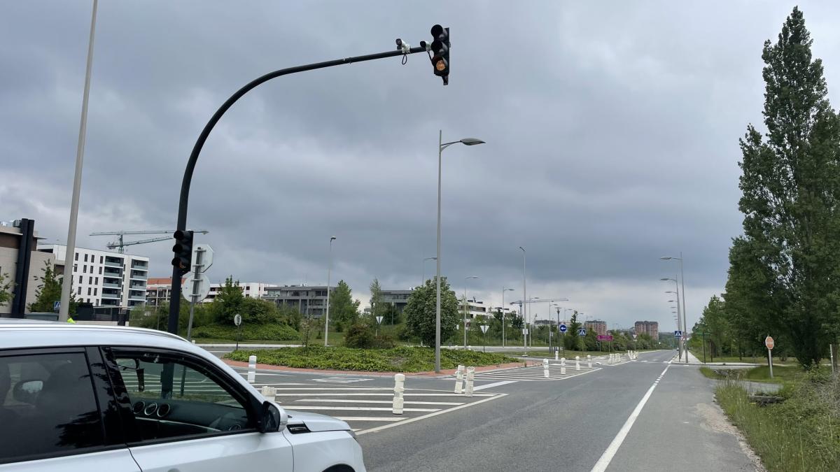 Nuevos semáforos en el acceso a Gasteiz por la A-2124. Foto: Ayuntamiento de Gasteiz