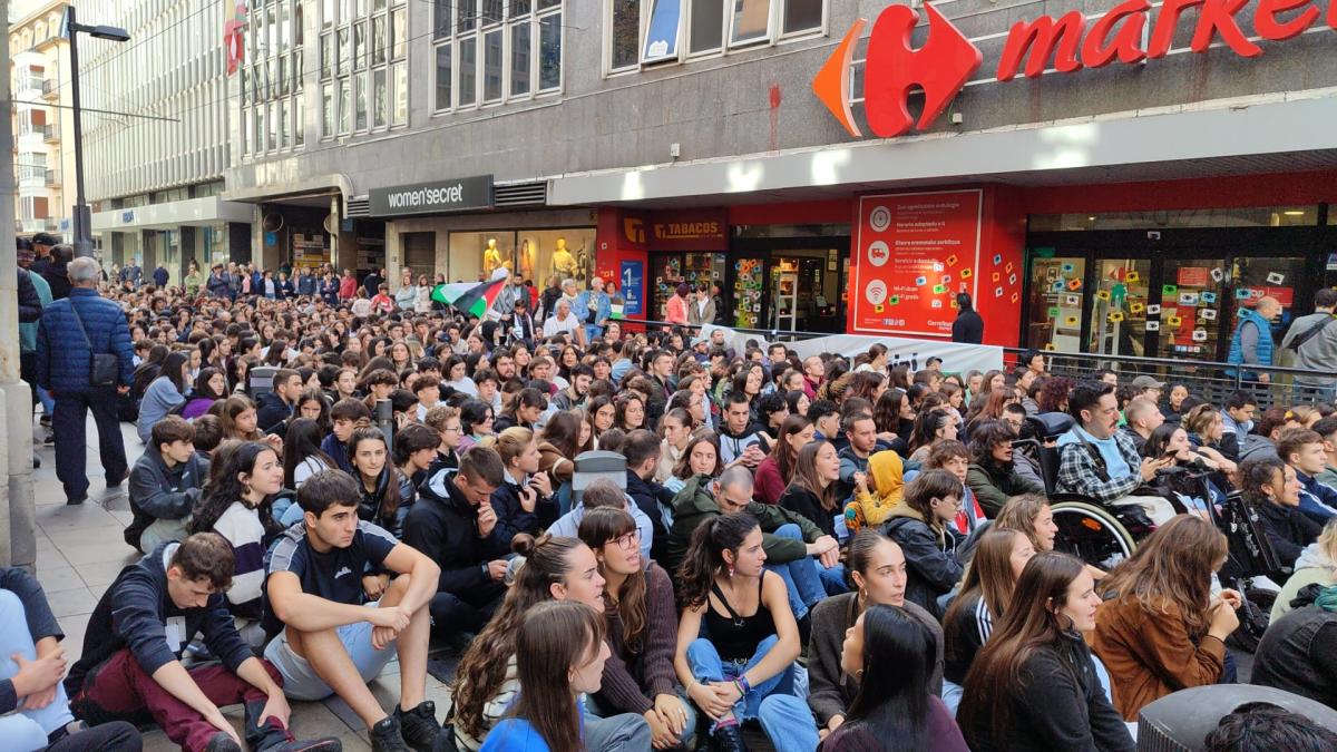 Sentada en la movilización por Palestina en Gasteiz. ONDA VASCA