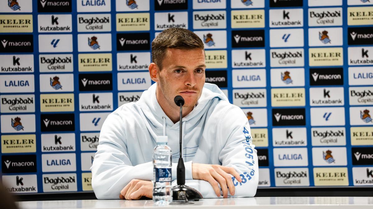 Sergio Gómez, en una rueda de prensa. REAL SOCIEDAD