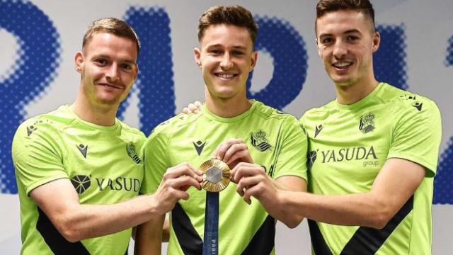 Sergio Gómez, Beñat Turrientes y Jon Pacheco con la medalla de oro los JJOO de París 2024