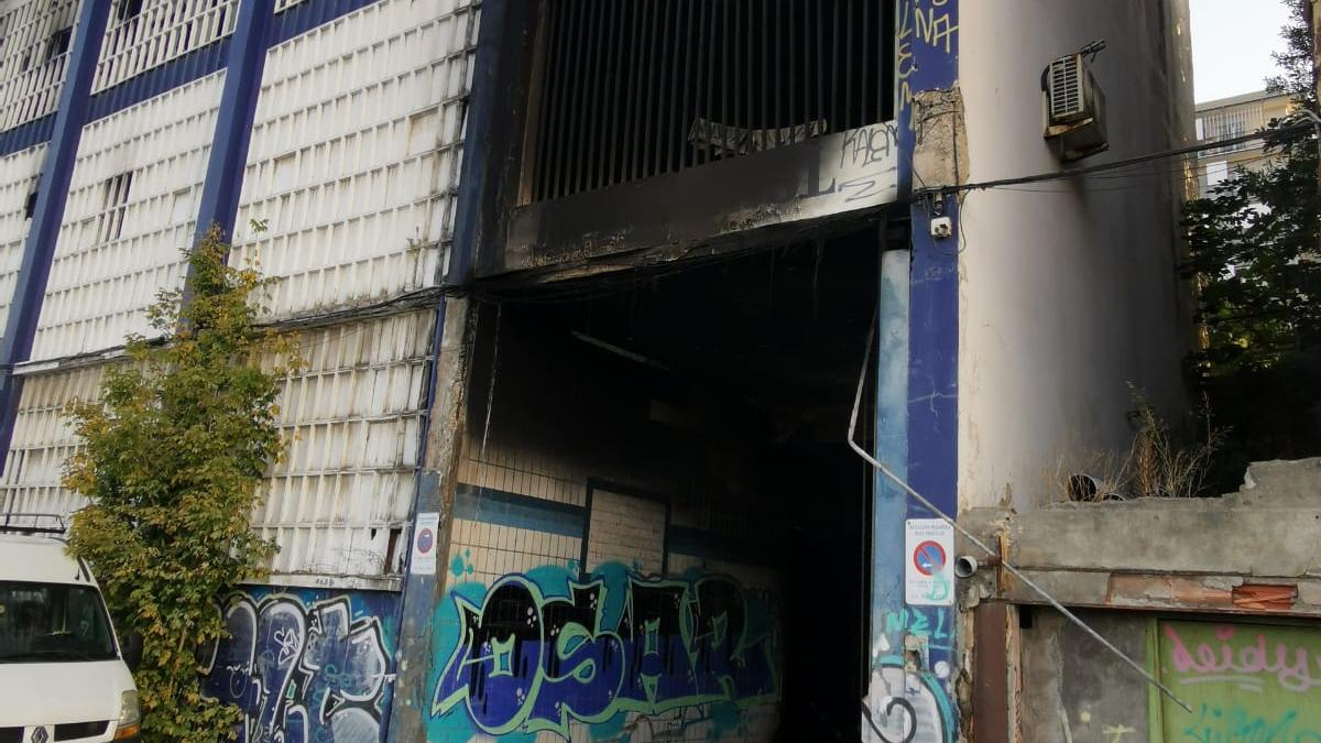 Así ha quedado la nave quemada en marismas de Galindo en Sestao