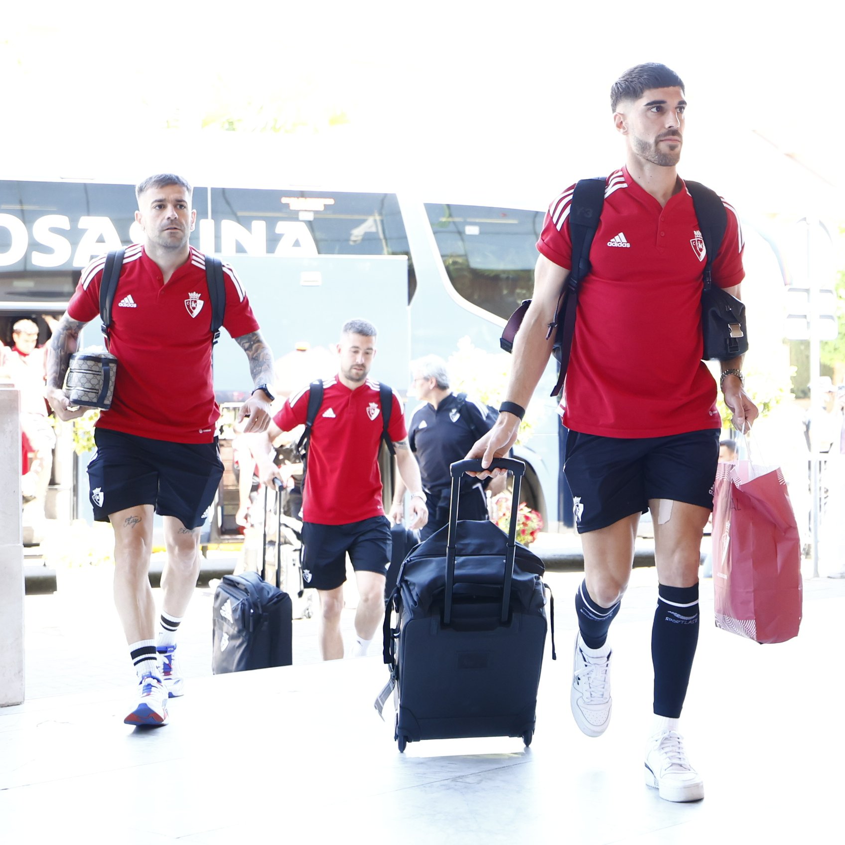 La plantilla de Osasuna, a su llegada a Sevilla. Foto: C.A. Osasuna