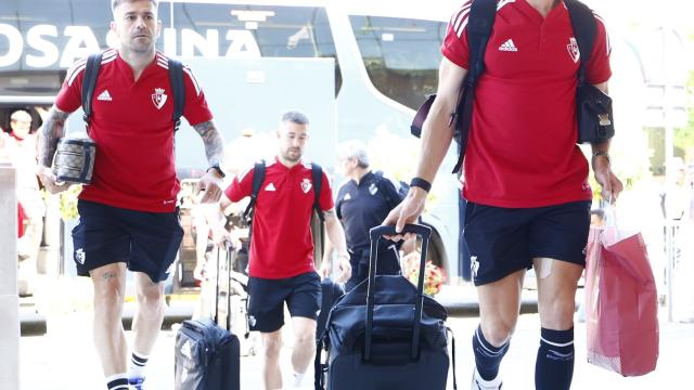 La plantilla de Osasuna, a su llegada a Sevilla. Foto: C.A. Osasuna