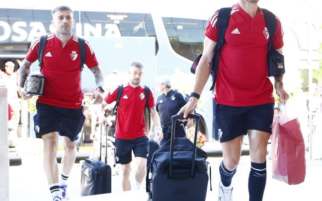 La plantilla de Osasuna, a su llegada a Sevilla. Foto: C.A. Osasuna