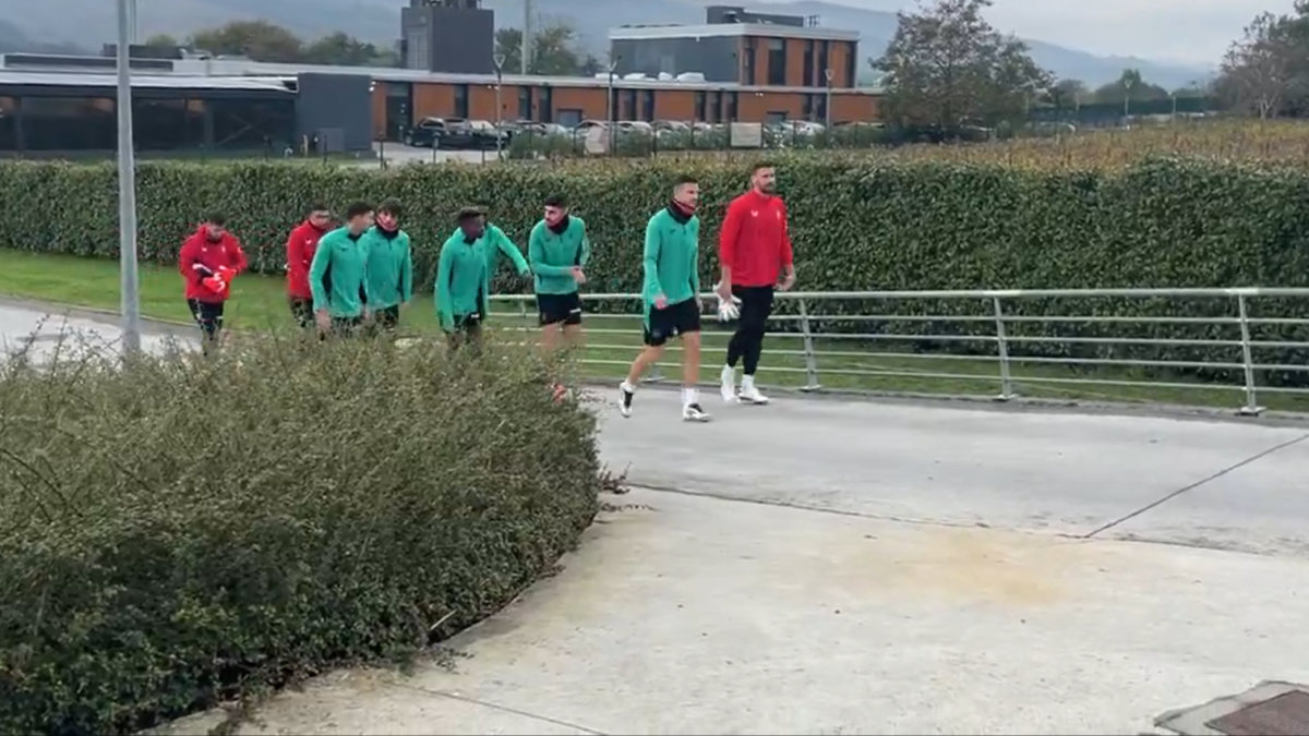 Unai Simón ha vuelto a entrenarse hoy con total normalidad junto a sus compañeros