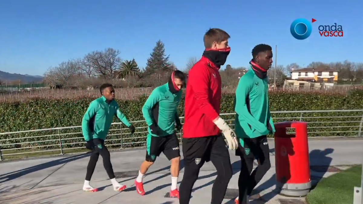 Caras largas en a sesión de entrenamiento en Lezama