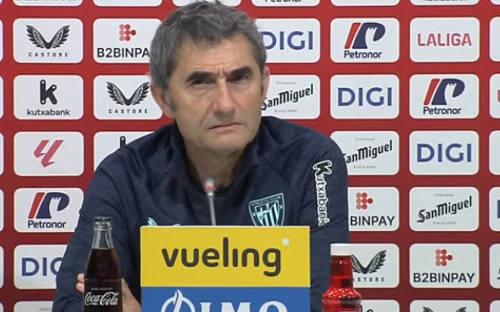 Ernesto Valverde esta tarde en la sala de prensa de Lezama