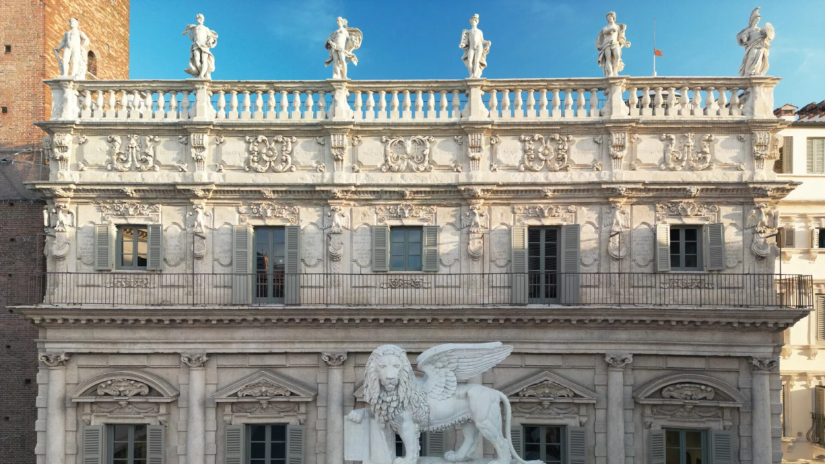 Fachada exterior del House Museum Palazzo Maffei en Verona, Italia. PALAZZOMAFFEIVERONA.COM